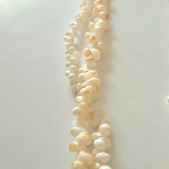 Island Chic: Vintage Hawaiian Shell Necklace Set - Picture 12 of 16